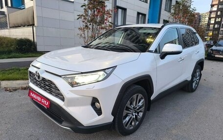 Toyota RAV4, 2020 год, 2 900 000 рублей, 2 фотография