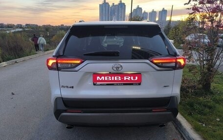 Toyota RAV4, 2020 год, 2 900 000 рублей, 4 фотография
