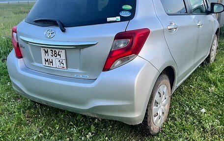 Toyota Vitz, 2014 год, 600 000 рублей, 2 фотография