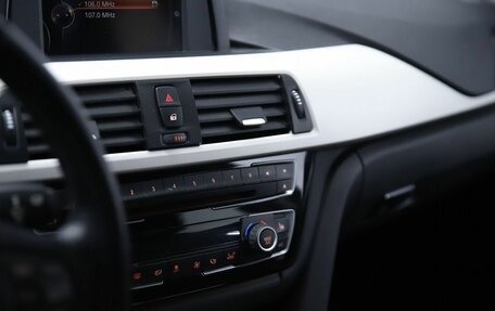 BMW 3 серия, 2017 год, 1 950 000 рублей, 14 фотография
