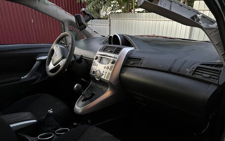 Toyota Verso I, 2011 год, 400 000 рублей, 26 фотография