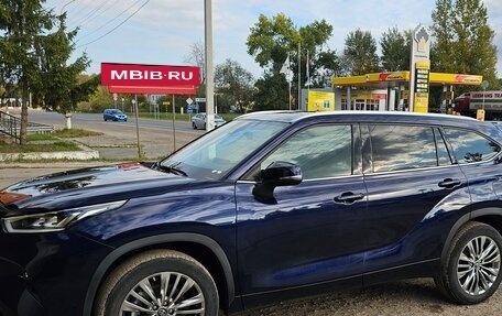 Toyota Highlander, 2022 год, 4 650 000 рублей, 3 фотография