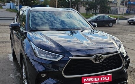 Toyota Highlander, 2022 год, 4 650 000 рублей, 2 фотография
