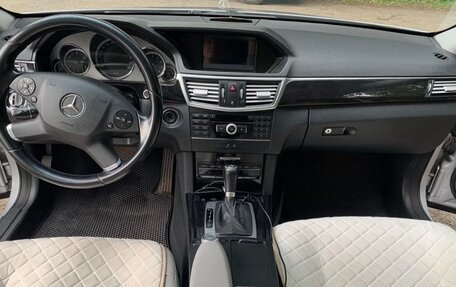 Mercedes-Benz E-Класс, 2010 год, 1 200 000 рублей, 8 фотография