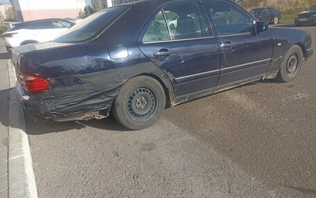 Mercedes-Benz E-Класс, 1998 год, 169 000 рублей, 3 фотография