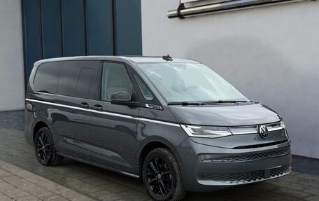 Volkswagen Multivan, 2023 год, 5 500 000 рублей, 4 фотография