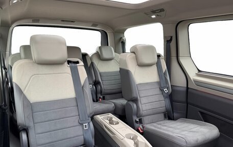 Volkswagen Multivan, 2023 год, 5 500 000 рублей, 11 фотография