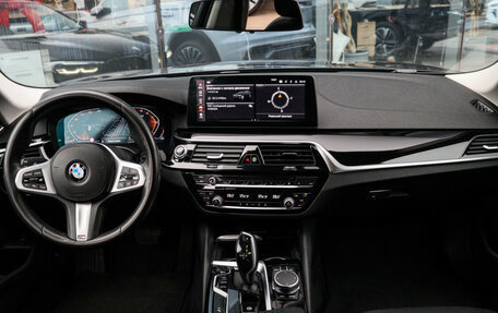 BMW 5 серия, 2021 год, 3 650 000 рублей, 13 фотография