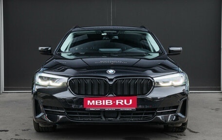 BMW 5 серия, 2021 год, 3 650 000 рублей, 2 фотография