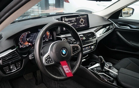 BMW 5 серия, 2021 год, 3 650 000 рублей, 15 фотография