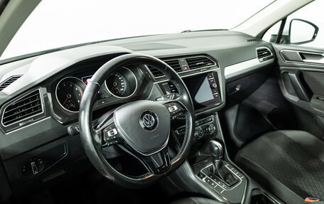 Volkswagen Tiguan II, 2018 год, 1 999 900 рублей, 11 фотография