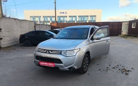 Mitsubishi Outlander III рестайлинг 3, 2012 год, 1 020 000 рублей, 1 фотография