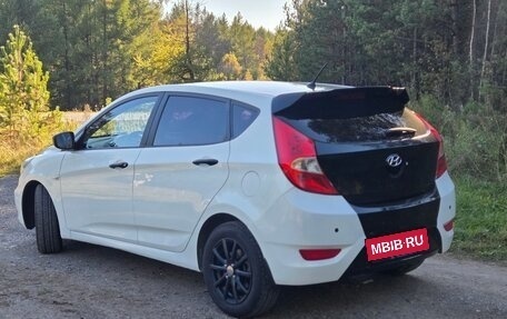 Hyundai Solaris II рестайлинг, 2011 год, 560 000 рублей, 1 фотография