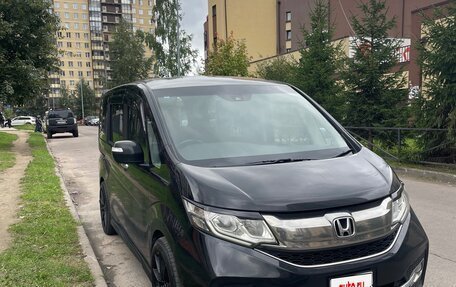 Honda Stepwgn IV, 2017 год, 1 750 000 рублей, 2 фотография
