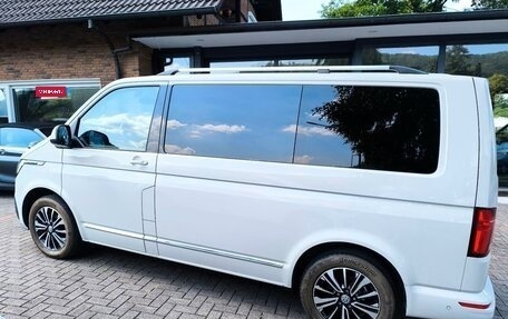 Volkswagen Multivan T6 рестайлинг, 2022 год, 8 400 000 рублей, 3 фотография