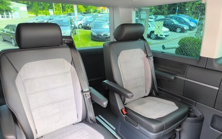 Volkswagen Multivan T6 рестайлинг, 2022 год, 8 400 000 рублей, 13 фотография