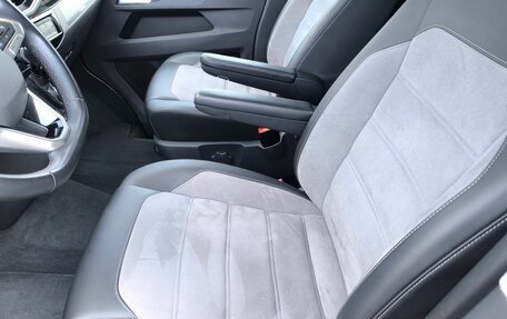 Volkswagen Multivan T6 рестайлинг, 2022 год, 8 400 000 рублей, 18 фотография