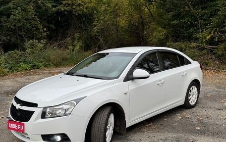 Chevrolet Cruze II, 2010 год, 500 000 рублей, 3 фотография