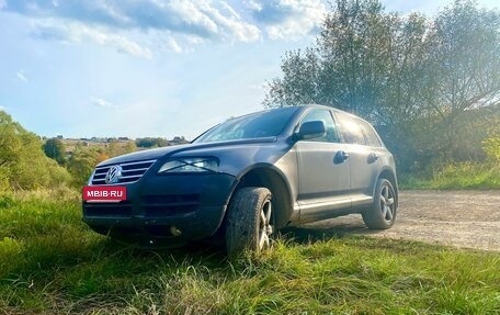 Volkswagen Touareg III, 2003 год, 499 999 рублей, 2 фотография