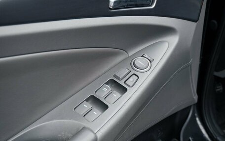 Hyundai Sonata VI, 2011 год, 899 000 рублей, 11 фотография