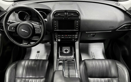 Jaguar F-Pace, 2017 год, 2 140 000 рублей, 10 фотография