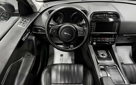 Jaguar F-Pace, 2017 год, 2 140 000 рублей, 11 фотография