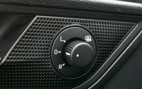 Skoda Rapid I, 2018 год, 1 000 000 рублей, 11 фотография