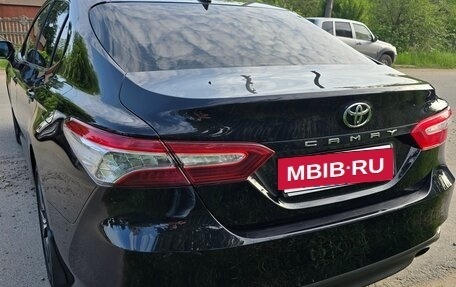 Toyota Camry, 2022 год, 3 200 000 рублей, 2 фотография