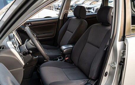 Toyota Matrix, 2002 год, 630 000 рублей, 10 фотография