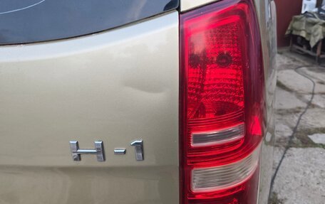 Hyundai H-1 II рестайлинг, 2010 год, 550 000 рублей, 7 фотография