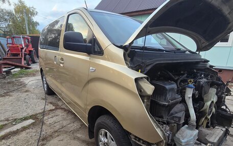 Hyundai H-1 II рестайлинг, 2010 год, 550 000 рублей, 11 фотография