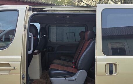 Hyundai H-1 II рестайлинг, 2010 год, 550 000 рублей, 17 фотография