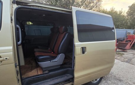 Hyundai H-1 II рестайлинг, 2010 год, 550 000 рублей, 14 фотография
