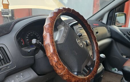 Hyundai H-1 II рестайлинг, 2010 год, 550 000 рублей, 19 фотография