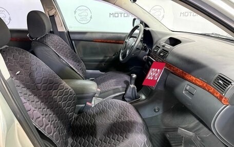 Toyota Avensis III рестайлинг, 2004 год, 499 000 рублей, 10 фотография
