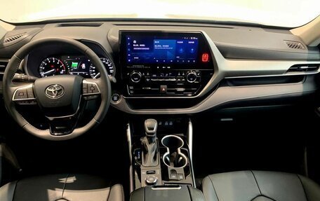 Toyota Highlander, 2026 год, 6 150 000 рублей, 10 фотография
