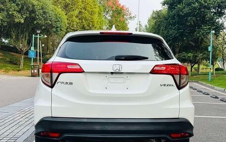 Honda Vezel, 2022 год, 1 610 000 рублей, 6 фотография