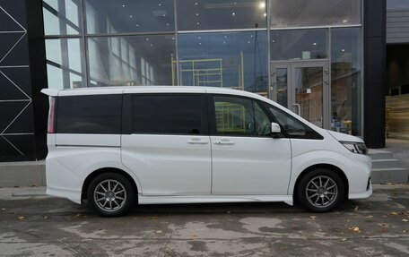 Honda Stepwgn IV, 2019 год, 2 310 000 рублей, 4 фотография