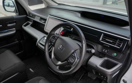 Honda Stepwgn IV, 2019 год, 2 310 000 рублей, 13 фотография