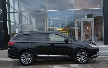 Mitsubishi Outlander III рестайлинг 3, 2018 год, 2 070 000 рублей, 4 фотография