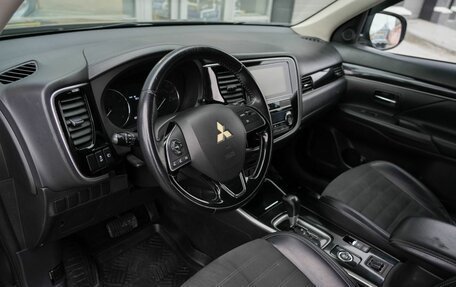 Mitsubishi Outlander III рестайлинг 3, 2018 год, 2 070 000 рублей, 13 фотография