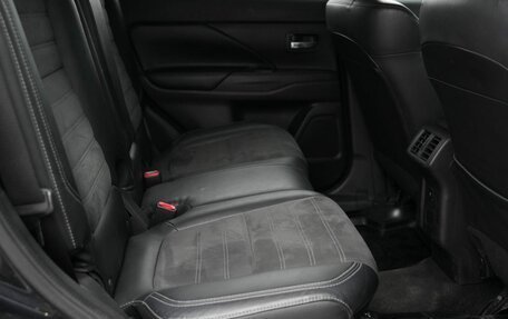 Mitsubishi Outlander III рестайлинг 3, 2018 год, 2 070 000 рублей, 28 фотография