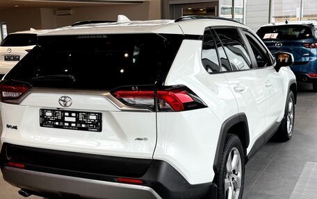 Toyota RAV4, 2019 год, 3 690 000 рублей, 11 фотография