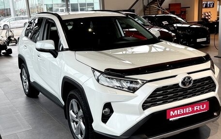 Toyota RAV4, 2019 год, 3 690 000 рублей, 5 фотография