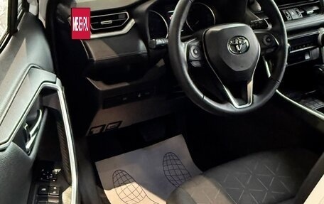 Toyota RAV4, 2019 год, 3 690 000 рублей, 13 фотография