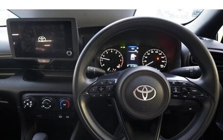 Toyota Yaris, 2024 год, 1 300 004 рублей, 6 фотография