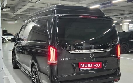 Mercedes-Benz V-Класс, 2023 год, 7 324 017 рублей, 3 фотография