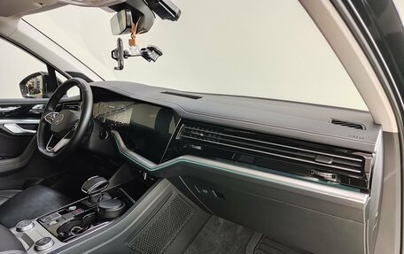 Volkswagen Touareg III, 2021 год, 5 975 000 рублей, 19 фотография