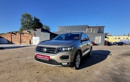 Volkswagen T-Roc I, 2021 год, 2 220 000 рублей, 1 фотография
