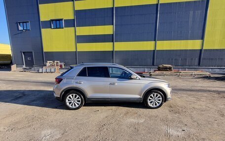 Volkswagen T-Roc I, 2021 год, 2 220 000 рублей, 6 фотография
